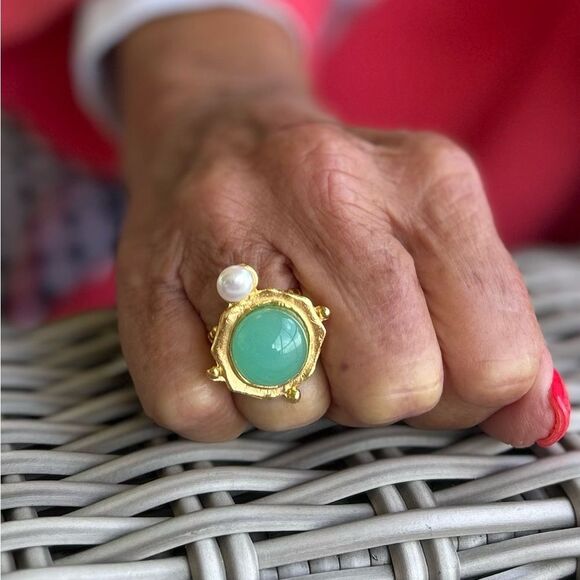 Susan Shaw Gold and Blue Ornate Ring with Turquoise Stone - Picture 5 of 9